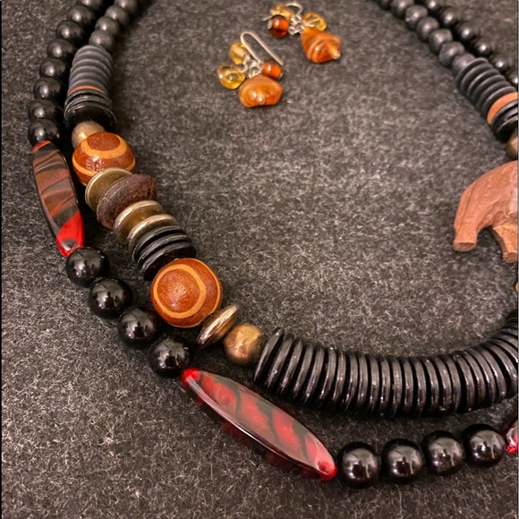 Two wooden pendant and beads statement necklaces with matching earrings - Picture 6 of 9